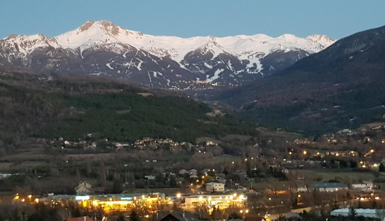 Appartement plan d'eau vue panoramique Embrun Extérieur photo